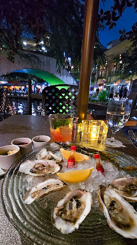 restaurantes en riverwalk en San Antonio